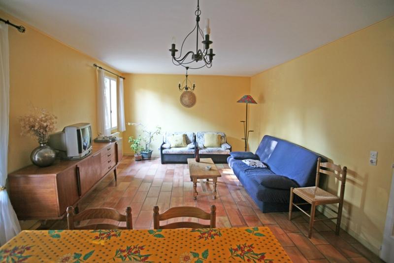 Near Gordes, one level building made of two houses linked with a shared hall and garage